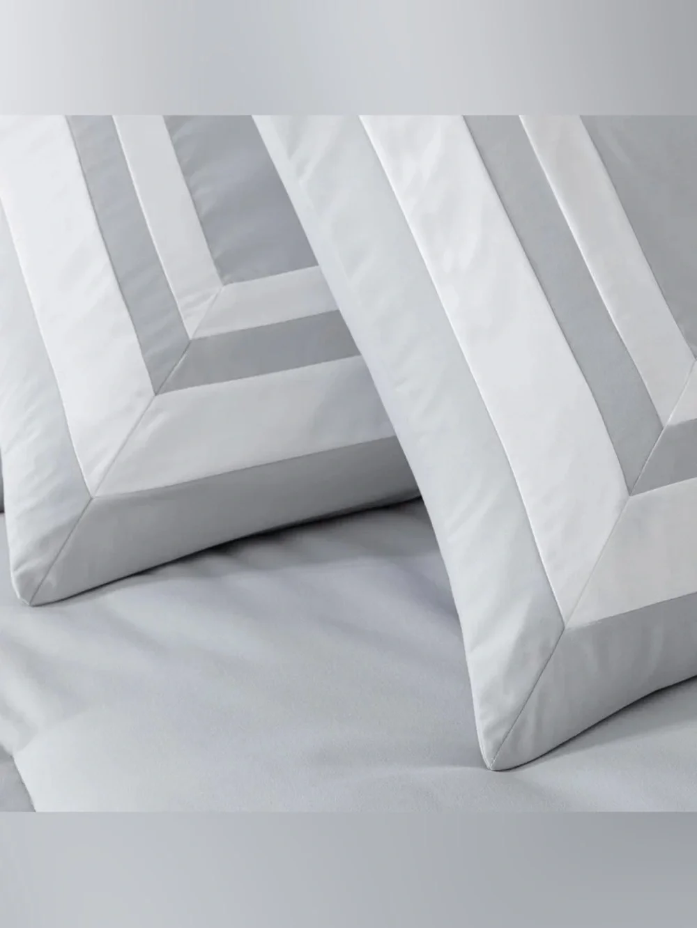 Luxury Gray and White queen 3 piece Comforter Set
